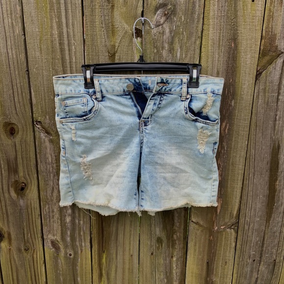 Light Ripped Jeans Shorts - Picture 3 of 6